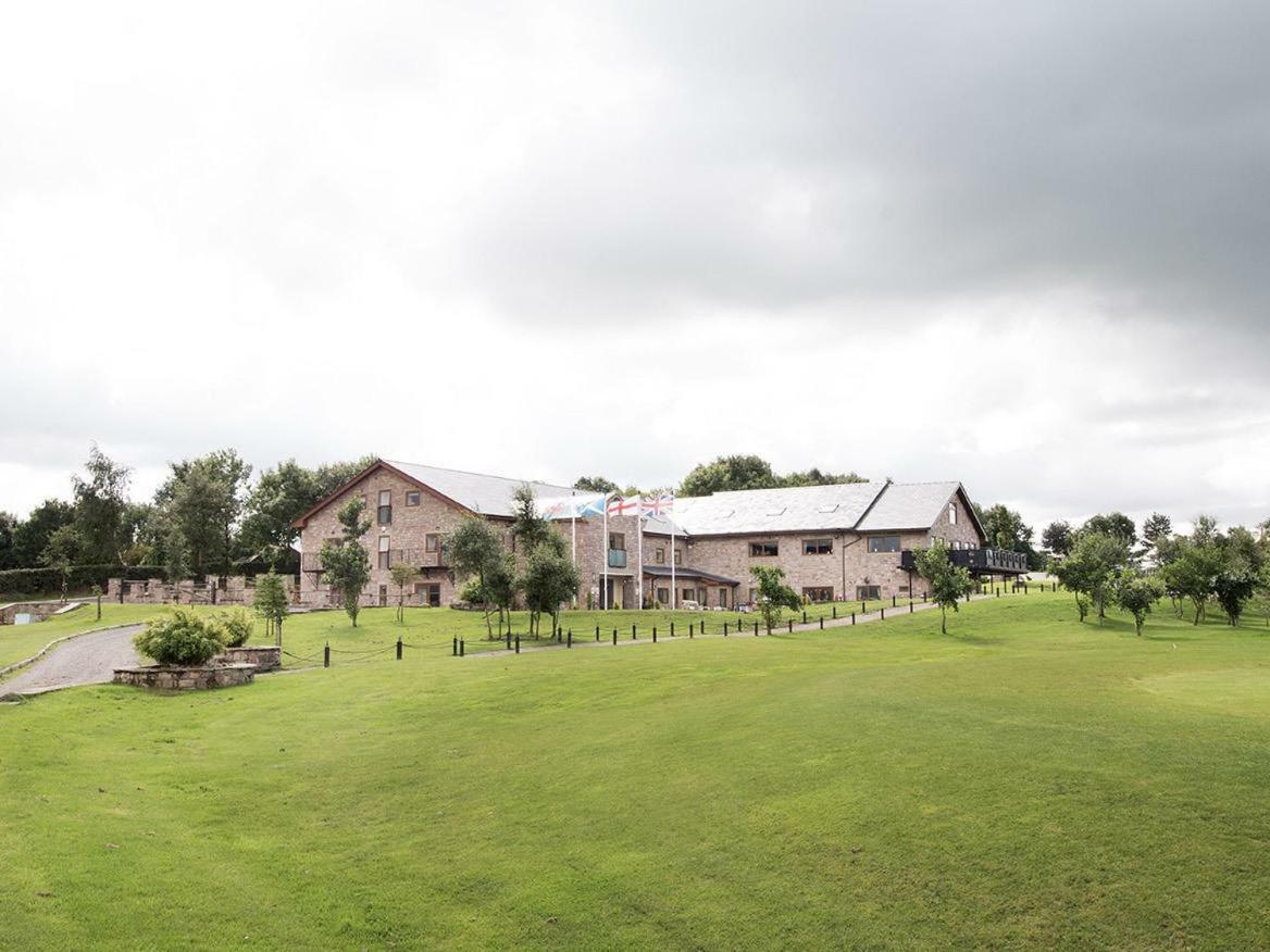 Oak Royal Hotel, Golf And Country Club チョーリー エクステリア 写真